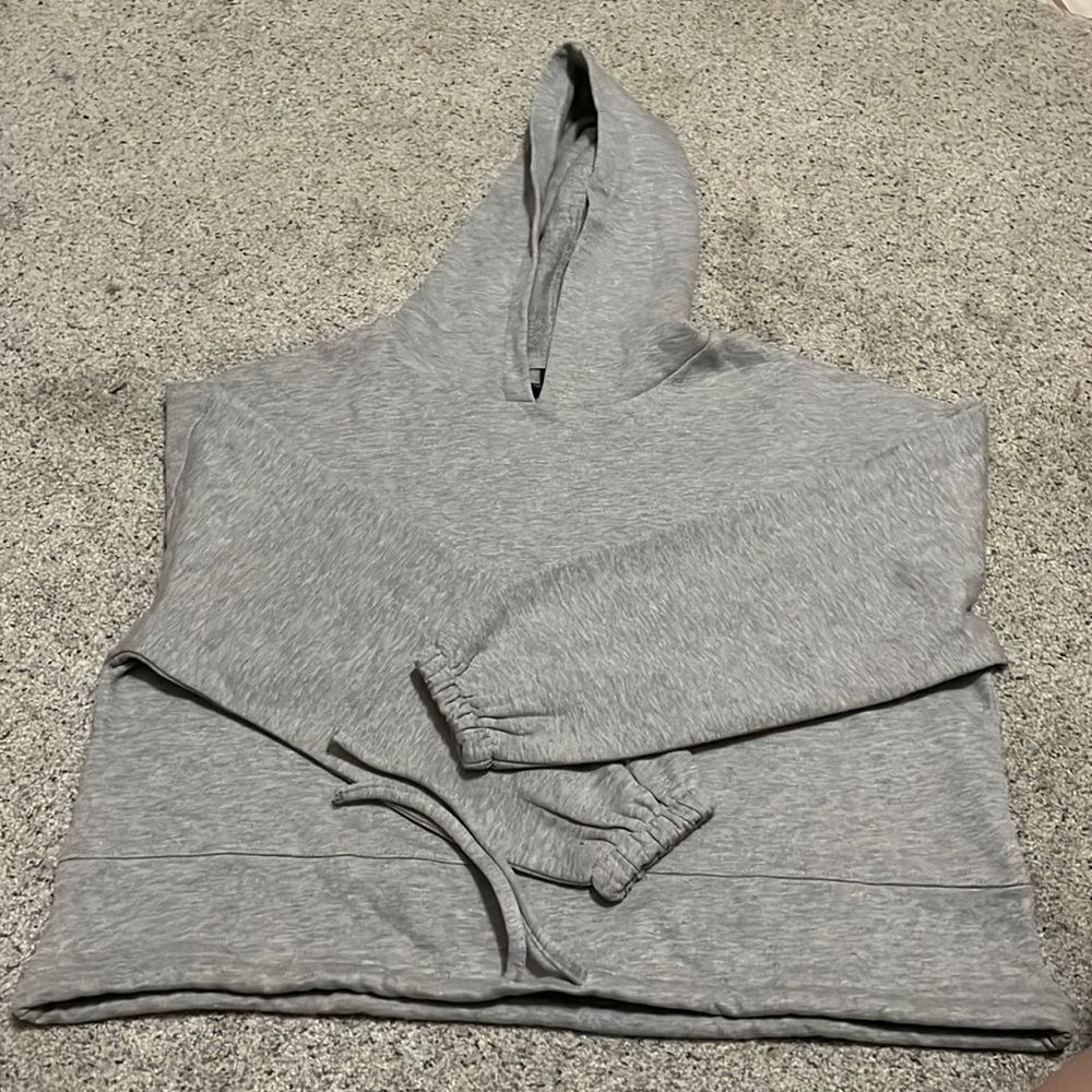 NWT slightly cropped gray, hooded, sweatshirt. Size - MEDIUM
